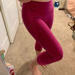 Nike cropped magenta leggings